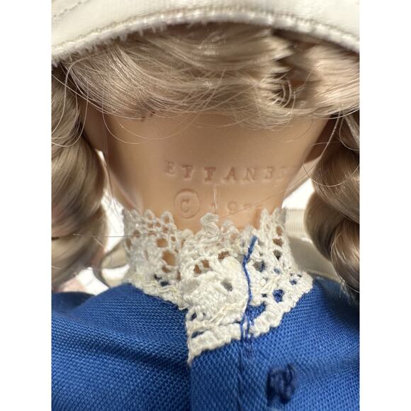 Vintage 1986 Effanbee Sweden Dolls Of The World - Picture 3 of 7